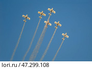 Stunt aerobatic planes performing stunts in air. Стоковое фото, фотограф Дмитрий Рухленко / Фотобанк Лори