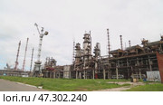chemical plant works in summer. Стоковое видео, видеограф Алексей Сергеев / Фотобанк Лори