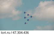 Russian air force aerobatic team Russian Knights SU-27. Стоковое видео, видеограф Алексей Сергеев / Фотобанк Лори