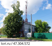 "Жилой дом фабриканта Лосева" / Отделение почтовой связи № 425370. Россия, Республика Марий Эл, поселок Юрино, улица Касаткина, 8 (2020 год). Редакционное фото, фотограф Алексей Иванов / Фотобанк Лори