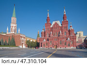 Исторический музей и Никольская башня на Красной площади в Москве летним солнечным днем, Россия (2024 год). Стоковое фото, фотограф Елена Коромыслова / Фотобанк Лори