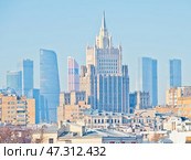 Здание Министерства иностранных дел (МИД). Солнечно. Зимний день. Москва. Редакционное фото, фотограф E. O. / Фотобанк Лори