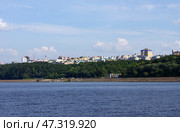 Вид на Московский район Чебоксар с борта прогулочного теплохода. Чебоксарское водохранилище (2020 год). Редакционное фото, фотограф Алексей Иванов / Фотобанк Лори