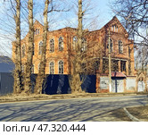 Проклятый заброшенный дом цыганского барона в мкр-не Саввино . Город Балашиха . Московская область. Редакционное фото, фотограф stargal / Фотобанк Лори
