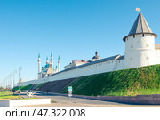 White stone protective South-West tower and Kul Sharif mosque of Kazan Kremlin. Kazan, Russia (2022 год). Стоковое фото, фотограф Константин Лабунский / Фотобанк Лори