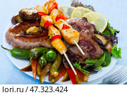 Meshana skara - dish of Bulgarian cuisine. Стоковое фото, фотограф Яков Филимонов / Фотобанк Лори