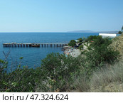 Побережье Черного моря в Крыму в поселке Курортное (2013 год). Редакционное фото, фотограф Николай Рыбин / Фотобанк Лори