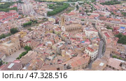 Aerial view of the residential areas of the province of La Bisbal d'Emporda in Catalonia, Spain. Стоковое видео, видеограф Яков Филимонов / Фотобанк Лори