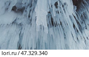 Ice cave on Baikal lake in winter. Стоковое видео, видеограф Михаил Коханчиков / Фотобанк Лори