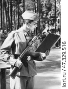 Солдат принимает присягу в армии, СССР, 1960-е гг. Стоковое фото, фотограф Retro / Фотобанк Лори