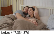 Mature couple hugging hugging each other kissing at home bedroom. Intimate Moment. Tender embrace shared between a loving middle age man and woman, husband and wife. Deep love. Low key, cinematic. Стоковое видео, видеограф Марина Демидюк / Фотобанк Лори