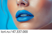 Model showcases vibrant blue lipstick with striking background. На презентации крупным планом изображены губы модели, накрашенные насыщенной синей помадой, на ярком синем фоне. Гладкая текстура и насыщенный цвет создают пленительную визуальную привлекательность. Стоковое AI-изображение, AI-художник Katsiaryna Repich / Фотобанк Лори