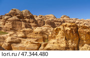 Petra. Wadi Musa, Jordan, panoramic view of Siq Gorge canyon sandstone cliffs and rocks at daytime (2023 год). Стоковое фото, фотограф Сергей Богомяко / Фотобанк Лори