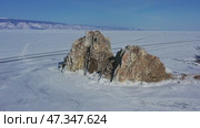 Shaman rock in frozen lake Baikal. Стоковое видео, видеограф Михаил Коханчиков / Фотобанк Лори