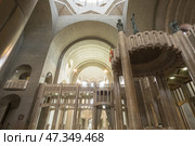 Базилика Сакре-Кёр, католическая базилика в Брюсселе, Бельгия. Самое большое здание в стиле Ар-деко в мире. (2017 год). Редакционное фото, фотограф Станислав Кноп / Фотобанк Лори