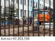 Капитальный ремонт школы №1212. Новоясеневский проспект, 24к3, Москва. Редакционное фото, фотограф Андрей Иванов / Фотобанк Лори