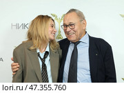 Режиссер Андрей Кончаловский и актриса Юлия Высоцкая. Редакционное фото, фотограф Ольга Зиновская / Фотобанк Лори