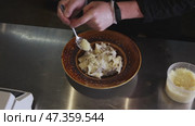 Chef sprinkles creamy mushroom paste with grated cheese. Стоковое видео, видеограф Константин Шишкин / Фотобанк Лори