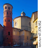Asti Red Tower and Church of St. Catherine. Стоковое фото, фотограф Яков Филимонов / Фотобанк Лори