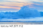 Alanya, Antalya, Türkiye, Turkey, Panoramic view of the Mediterranean Sea with a splash of sea foam from waves, in the daytime (2022 год). Стоковое фото, фотограф Сергей Богомяко / Фотобанк Лори