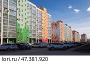 Высотные дома нового района с развитой инфраструктурой. Редакционное фото, фотограф Ольга Дубровская / Фотобанк Лори