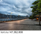 Lantau Island, Hong Kong - April 09, 2024: Lantau Island waterfront promenade in Hong Kong during twilight hours. Стоковое фото, фотограф Кривошеина Елена Леонидовна / Фотобанк Лори