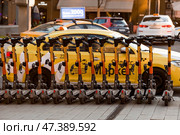 Urban transport. Parking for electric scooters and scooters. Minute-by-minute scooter rental in the city. There are a lot of scooters in a row. Moscow, Russia, 22 April 2023. Редакционное фото, фотограф Photojuli / Фотобанк Лори