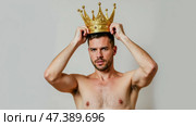 Man wearing golden crown, royal power concept, confidence, leadership, masculinity, luxury, success, king symbol, strong personality, ambition, authority, victory, dominance. Стоковое AI-изображение, AI-художник Павел Муравьев / Фотобанк Лори