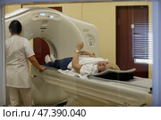 City of Gomel, Belarus May 31, 2017.Main medical hospital.An unknown woman is made magneto-resonant therapy.Medical examination of the body. Редакционное фото, фотограф Лазаренко Светлана / Фотобанк Лори