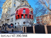 Moscow, Russia - March 22, 2025: Egg house in Moscow, on Mashkova Street, built in the form of a Faberge egg. Редакционное фото, фотограф Глущенко Елена / Фотобанк Лори