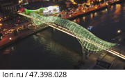 Bridge of Peace at night in Tbilisi. Стоковое видео, видеограф Михаил Коханчиков / Фотобанк Лори