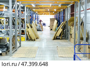 Склад с автомобильными запасными частями. Храниние, продажа автозапчастей, склад. Редакционное фото, фотограф Терехова Марина / Фотобанк Лори