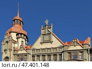 House of city institutions (1904-1906) on corner of Sadovaya Street and Voznesensky Avenue. Saint Petersburg, Russia. Fragment with owl, which symbolizes wisdom and prudence (2024 год). Стоковое фото, фотограф Валерия Попова / Фотобанк Лори