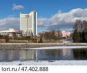 MINSK, BELARUS, FEBRUARY 20, 2025 The embankment of the Svislach River in the Nemiga area in winter. Редакционное фото, фотограф Vadzim Yakubovich / Фотобанк Лори