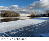 MINSK, BELARUS, FEBRUARY 20, 2025 The embankment of the Svislach River in the Nemiga area in winter. Редакционное фото, фотограф Vadzim Yakubovich / Фотобанк Лори