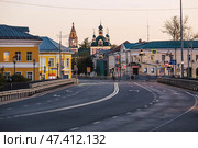 Pereslavl-Zalessky, September 9, 2024, Yaroslavl region. View of Rostovskaya street and the Church of Simeon Stylites in the early morning. Редакционное фото, фотограф Photojuli / Фотобанк Лори
