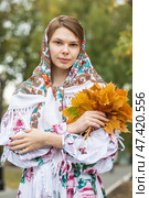 Russian beauty - young beautiful woman in a traditional headscarf. Стоковое фото, фотограф Андрей Аркуша / Фотобанк Лори