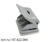 Металлический дырокол, изолированный на белом фоне. Blue office puncher on white background. Стоковое фото, фотограф Татьяна Д / Фотобанк Лори