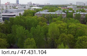 Россия, г. Москва, Открытое шоссе, 2к3. Жилые дома. Рядом ТЦ Янтарь. Стоковое видео, видеограф Сергей Татаринцев / Фотобанк Лори
