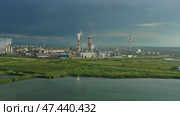Oil and gas refinery plant. Стоковое видео, видеограф Михаил Коханчиков / Фотобанк Лори