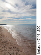 Lake Baikal on a hot summer day. Beautiful summer landscape with sandy beach of Saraisky Bay on Olkhon Island and cloudy sky on August day. Natural seaside background. Summer outdoor recreation. Стоковое фото, фотограф Виктория Катьянова / Фотобанк Лори