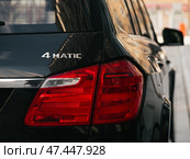 Novosibirsk, Russia -  March  23, 2024: Mercedes-Benz GL-class, view of modern   car xenon lamp taillight, bumper, rear trunk lid. Exterior of a modern car. Стоковое фото, фотограф Виталий Сова / Фотобанк Лори