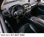 Novosibirsk, Russia -  March  23, 2024: Mercedes-Benz GL-class,  Prestige car interior with dashboard, steering wheel, speedometer and tachometer. Black leather interior. Стоковое фото, фотограф Виталий Сова / Фотобанк Лори