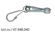 Альпинистские карабины на белом фоне. Climber carabiners on a white background. Стоковое фото, фотограф Татьяна Д / Фотобанк Лори