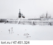 Minimalist winter view of ancient wooden Church (2024 год). Стоковое фото, фотограф Саблин Станислав / Фотобанк Лори