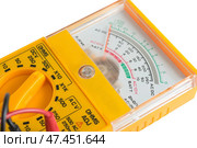 Желтый стрелочный мультиметр на белом фоне. Yellow arrow multimeter on a white background. Стоковое фото, фотограф Татьяна Д / Фотобанк Лори