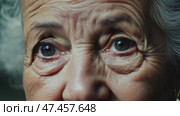 Elderly woman's eyes with deep wrinkles. Стоковое AI-видео, аниматор Владимир Федоров / Фотобанк Лори