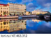 Доходный дом Фокина, мост Белинского, цирк, река Фонтанка, Санкт-Петербург. Стоковое фото, фотограф Baturina Yuliya / Фотобанк Лори