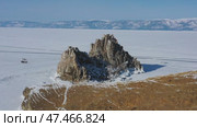 Shaman rock in frozen lake Baikal. Стоковое видео, видеограф Михаил Коханчиков / Фотобанк Лори