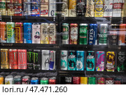 Витрина магазина по продаже пива на Тверской улице в центре города Москвы, Россия. Редакционное фото, фотограф Николай Винокуров / Фотобанк Лори